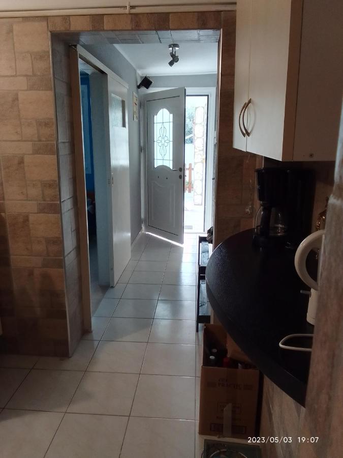 Апартаменты Antonia Family House Near Airport Порто-Рафти Экстерьер фото
